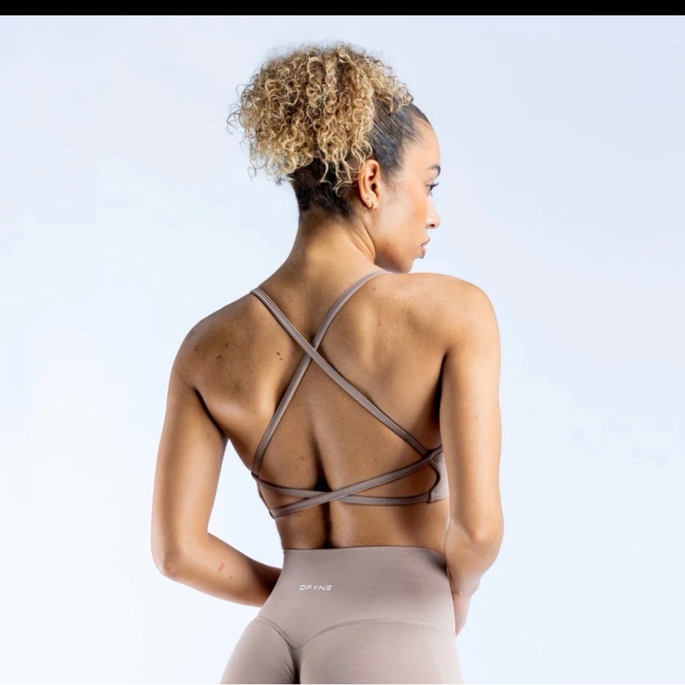 Dynamic Backless Sports Bra - Picture 3 of 4